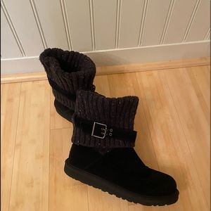 Ugg’s youth boot. Size 6 fits women’s shoe size 8.